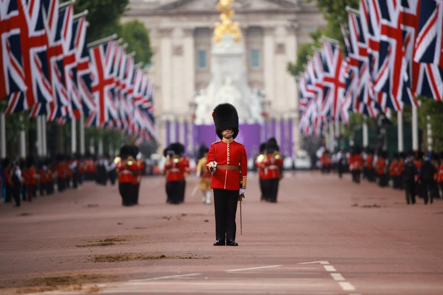 desfile militar para honrar a Isabel II