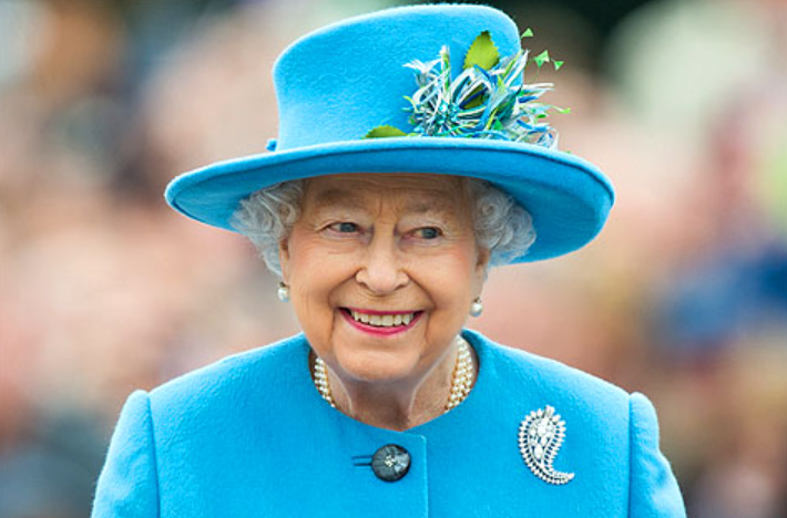Nueva biografía revela enfermedad que habría padecido la reina Isabel II antes de morir