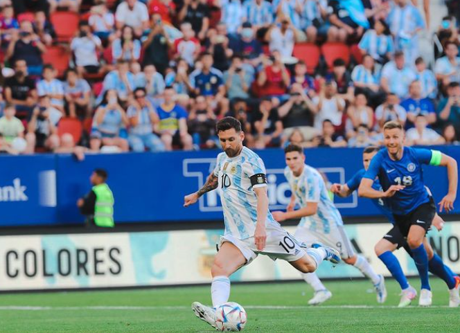 Lionel Messi consigue por primera vez marcar 5 goles en un solo partido