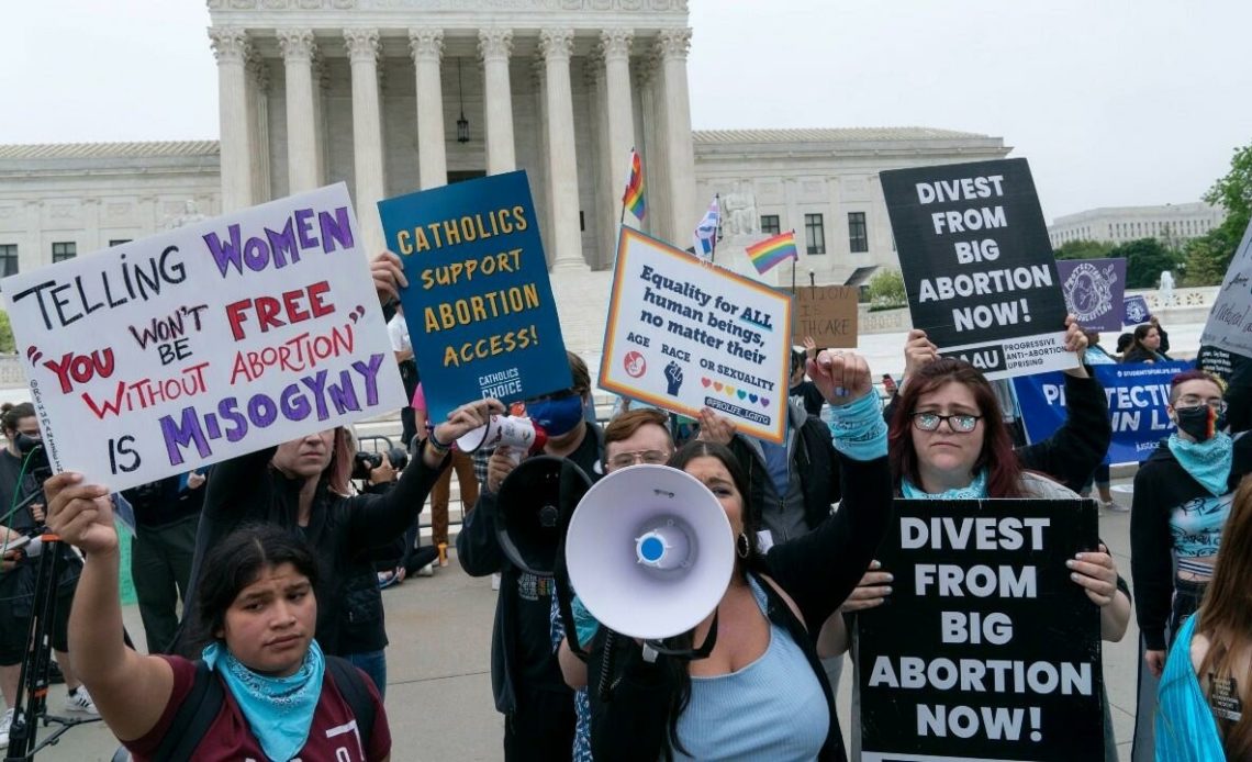 Tribunal Supremo de EE.UU. anula protección derecho al aborto