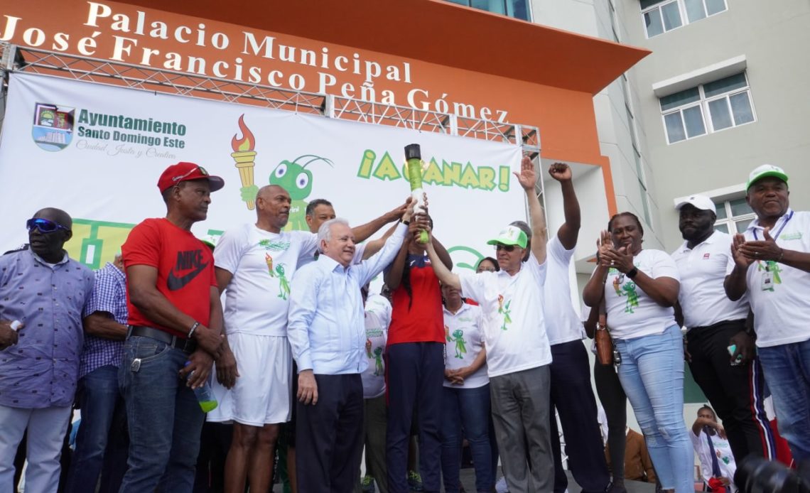 Encienden la Antorcha de los III Juegos Deportivos de Santo Domingo Este