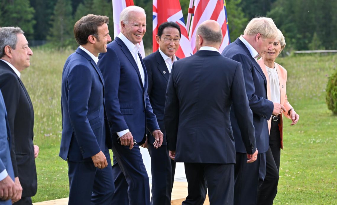 París y Japón coinciden en el riesgo de la guerra en la estabilidad mundial