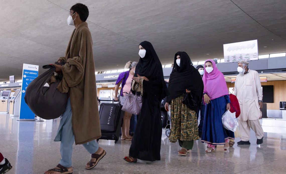 EE.UU. simplificará proceso para tramitar visados de refugiados afganos