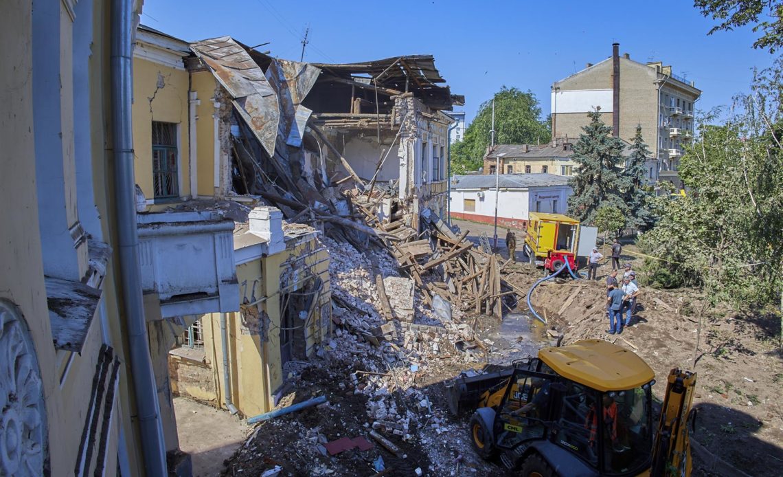 Al menos 36 cadáveres rescatados tras ataque ruso en Donetsk