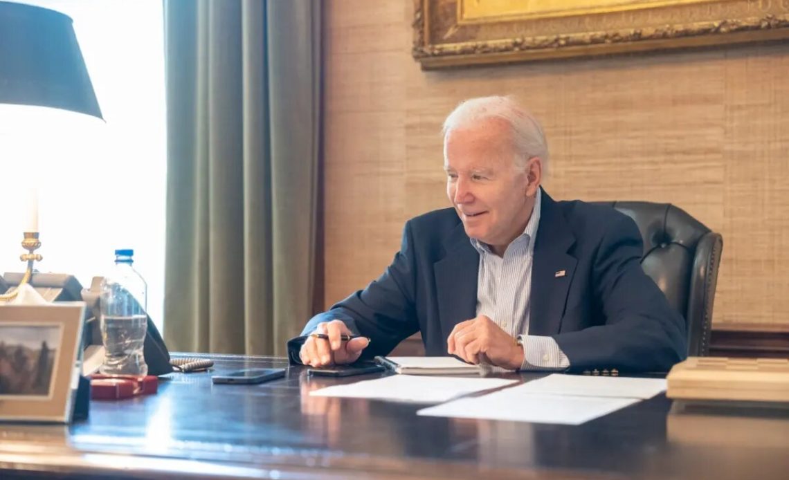 Biden presenta mejoría tras reaccionar positivamente a tratamiento contra covid