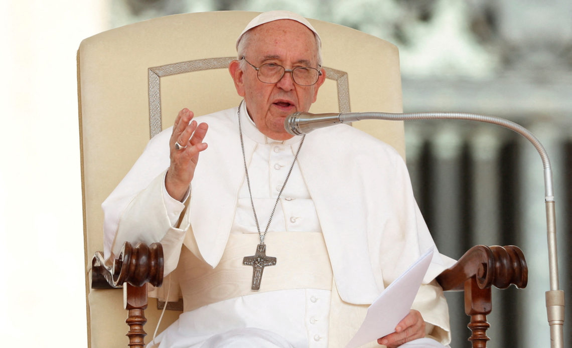 El papa dice la pornografía es un "vicio" también de "sacerdotes y monjas"