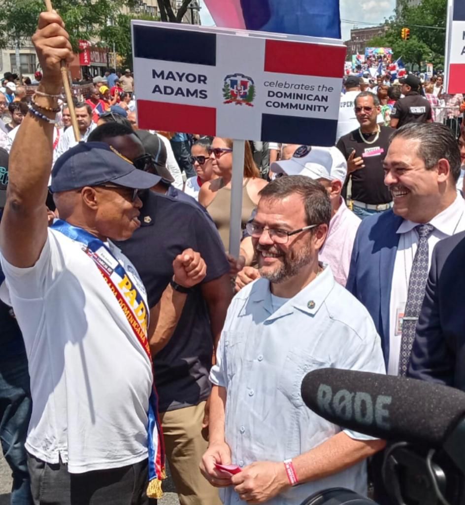 Alcalde y senador de NY participan de la Gran Parada Dominicana del