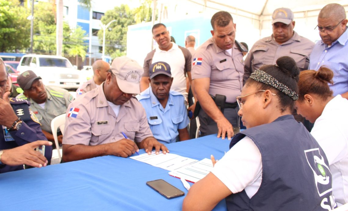Personal policial es beneficiado con jornada médica preventiva contra cáncer de mama y próstata
