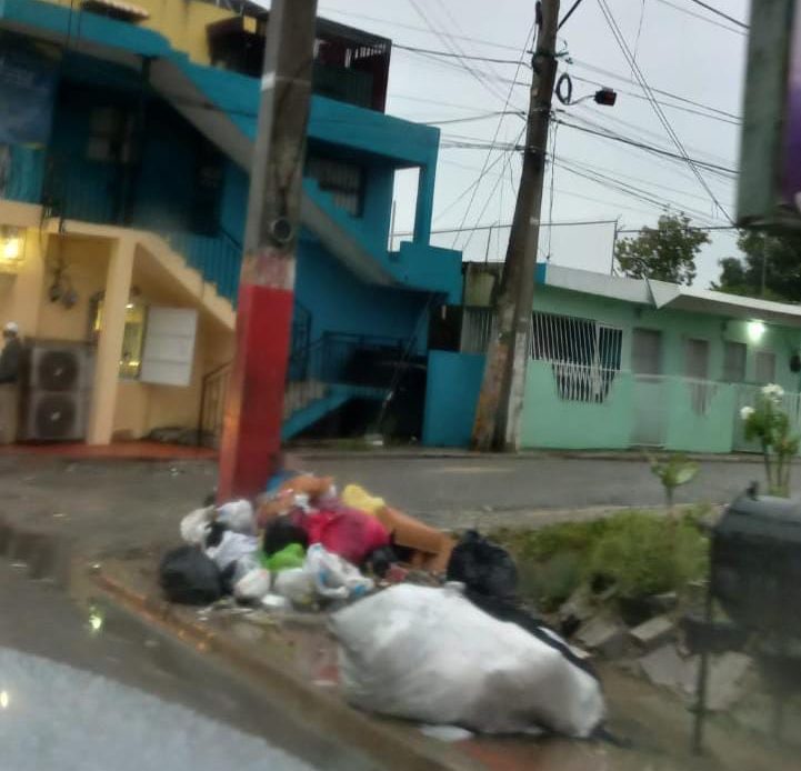 Residentes de Los Alcarrizos denuncian gran cúmulo de basura en las calles