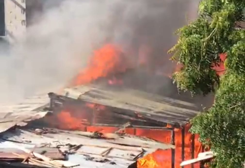 Una casa se incendia en Valverde Mao; una persona resulta herida