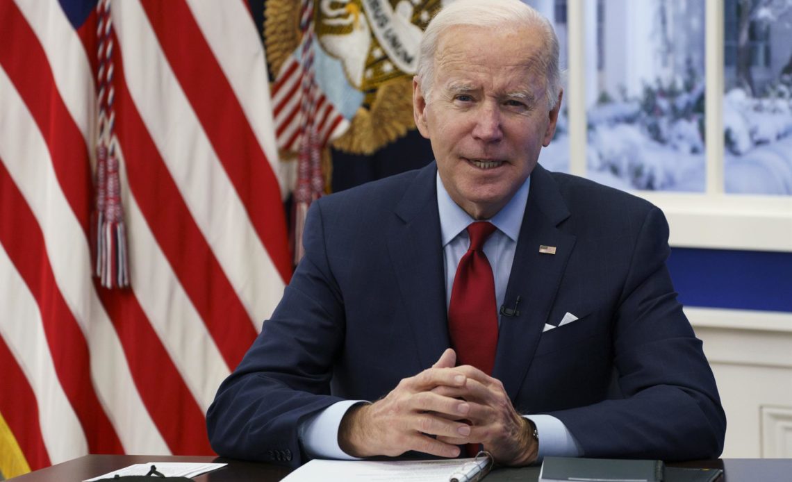 Biden responde bien a tratamiento de covid y sus síntomas han disminuido