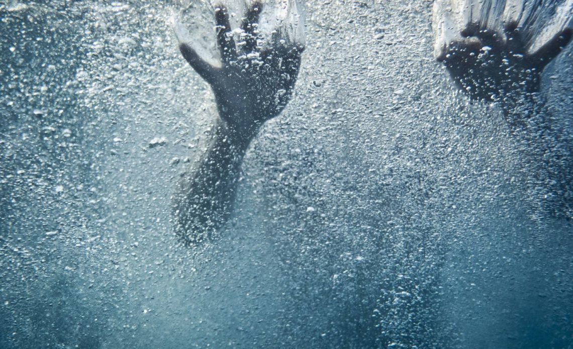 OMS recomienda medidas para reducir muertes anuales por ahogamiento