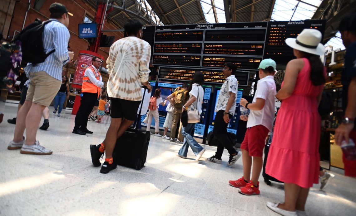 Huelga de trenes causa restricciones en transporte ferroviario del Reino Unido