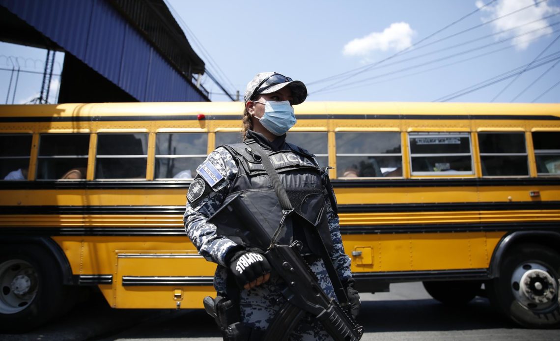Al menos 59 detenidos muertos bajo custodia estatal en El Salvador, según informe