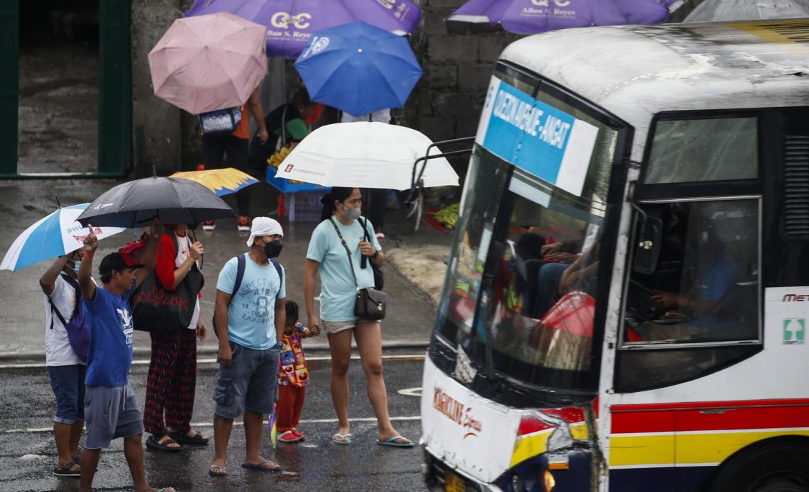 Cientos de colegios cerrados tras tormenta tropical en Filipinas