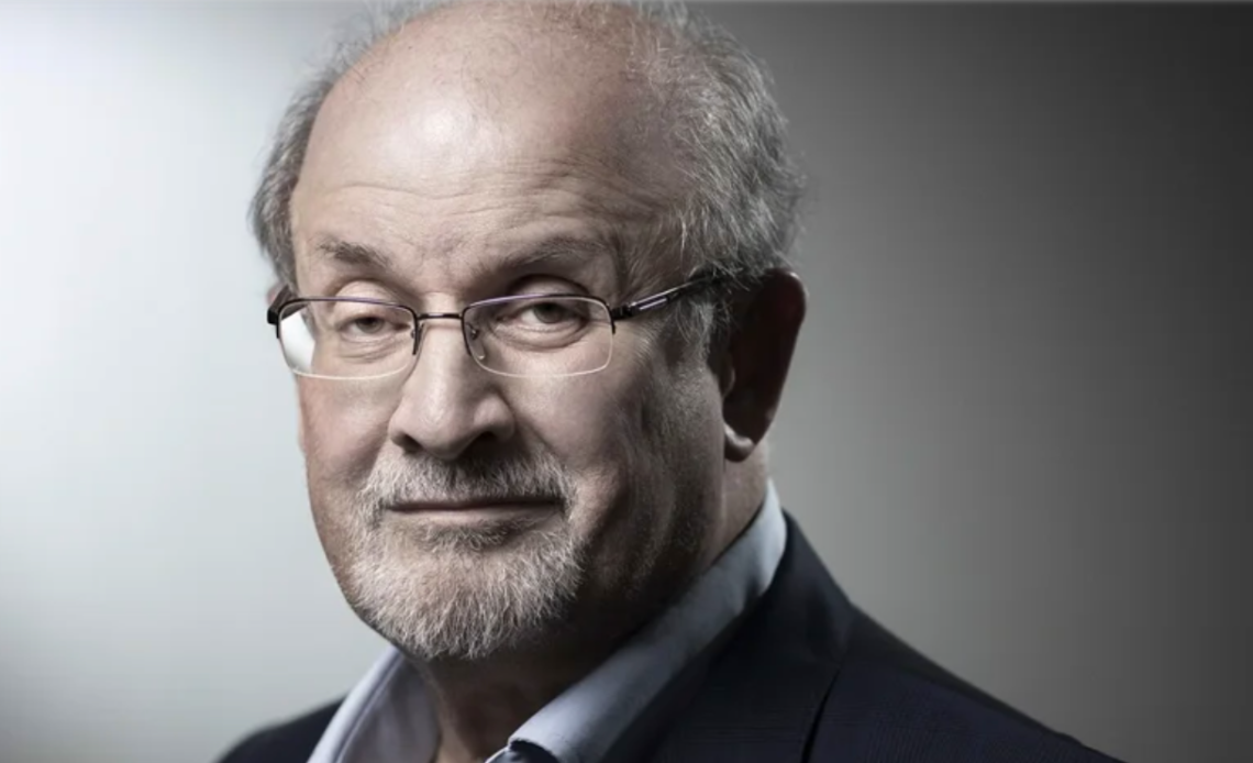 Salman Rushdie es desconectado del ventilador y ya puede hablar y bromear