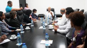 Ministro de Educación se reúne con representantes del IDEC y el Foro Socioeducativo