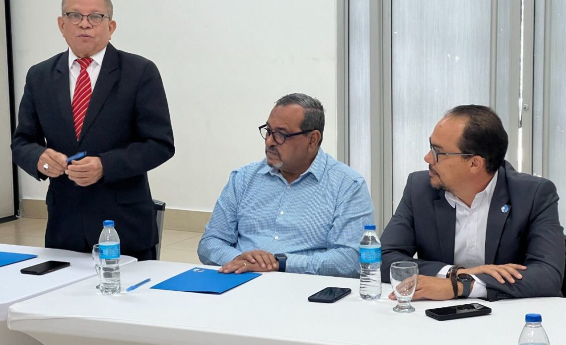 MICM, AIREN y CDEF firman protocolo de familia con empresa Olas Pollo
