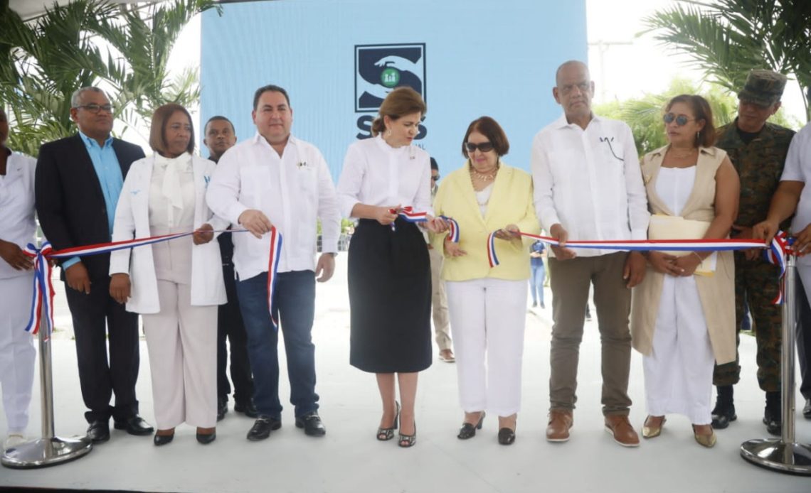 Vicepresidenta entrega remozado Hospital Teófilo Gautier en Barahona
