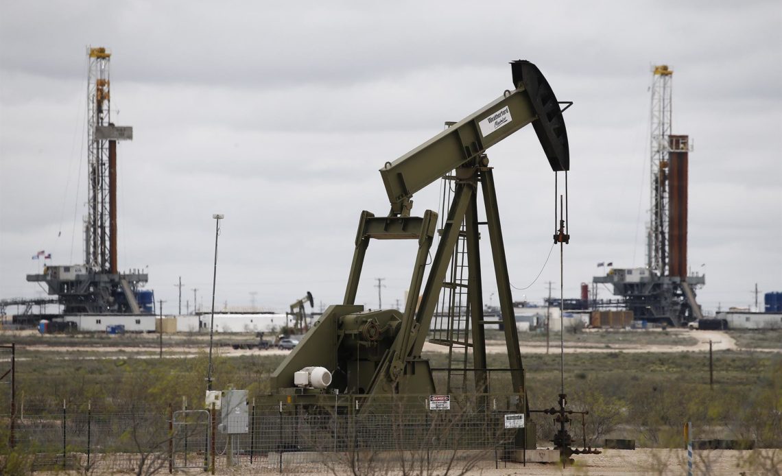 Petróleo de Texas abre con bajada del 2.01 %, hasta los 87.67 dólares el barril