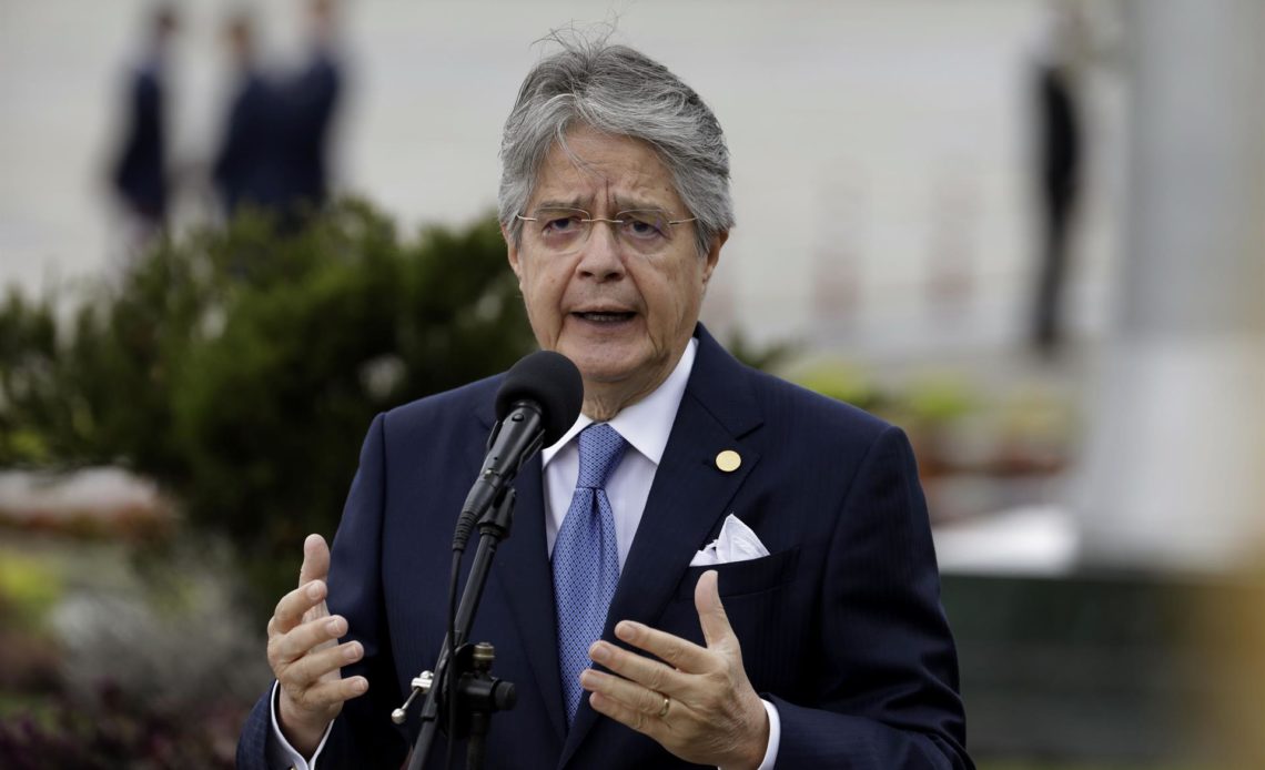Presidente de Ecuador cesa al ministro de Interior tras feminicidio de Bernal