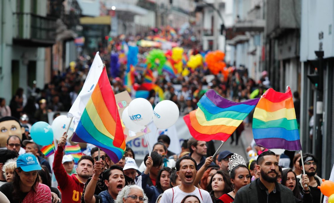 Ecuador celebra su primera feria de trabajo LGTB+