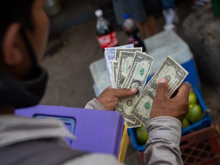 Salario mínimo en Venezuela, a la inversa del crecimiento económico