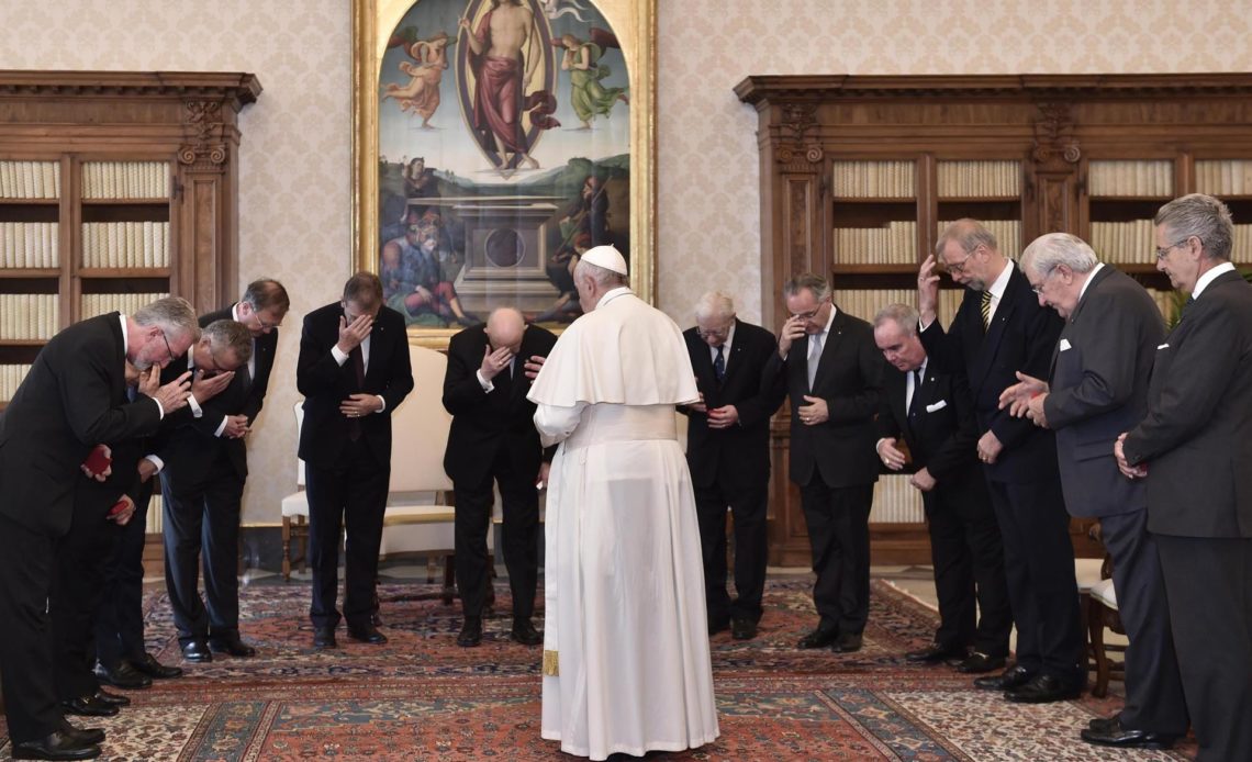 Papa aprueba nueva Constitución de la Orden de Malta y cesa a altos cargos