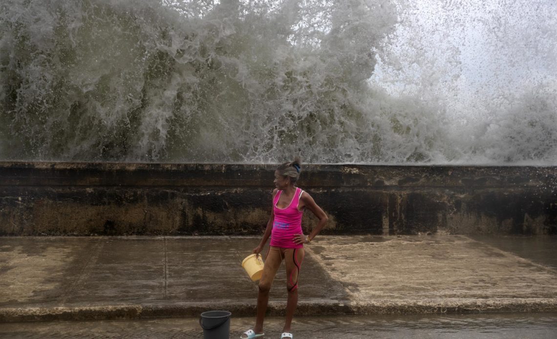 Cuba recibe ayuda tras el paso del huracán Ian