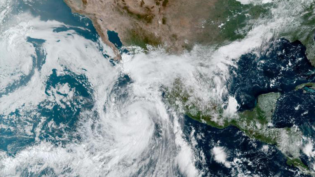 Imagen satelital del huracán Kay, que afecta las costas del Pacífico mexicano