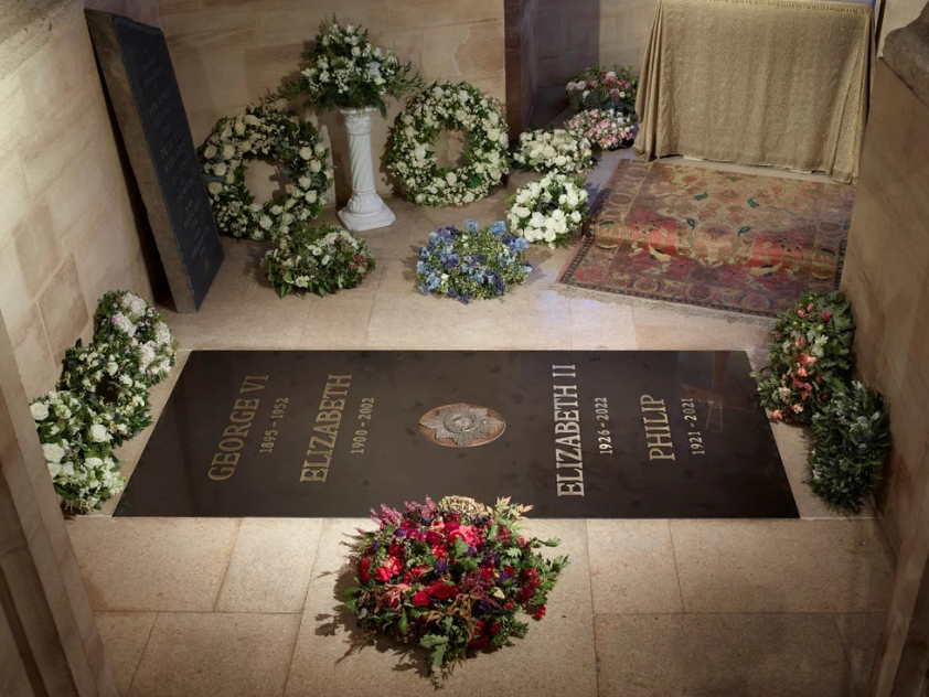 La Casa Real británica publicó la primera imagen de la lápida de Isabel II