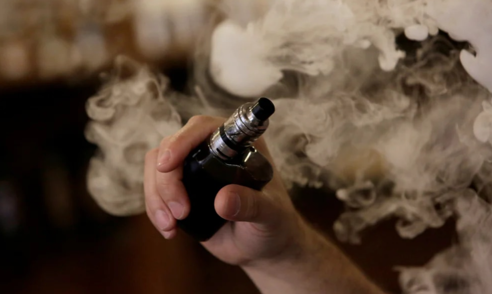 Las graves consecuencias del cigarrillo electrónico en la salud, según Harvard
