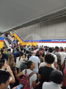 Usuarios del Metro de SD denunciaron retraso en el servicio; se debía a una avería, según OPRET