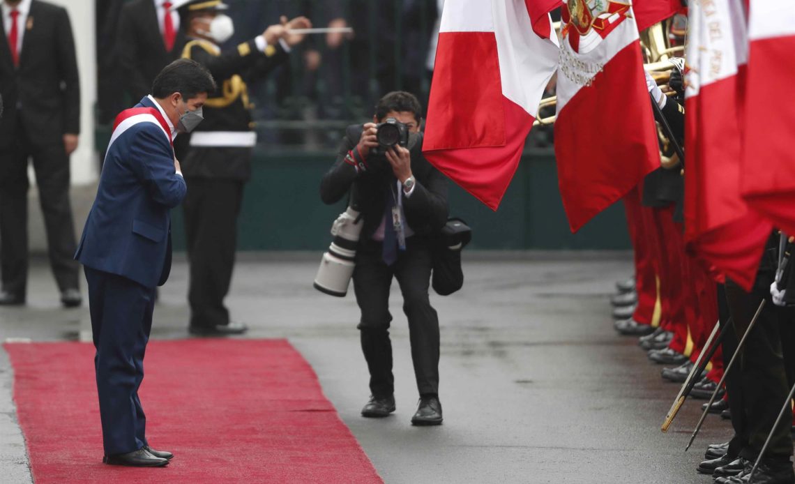 Presidente de Perú niega ante Fiscalía imputaciones de presunta corrupción