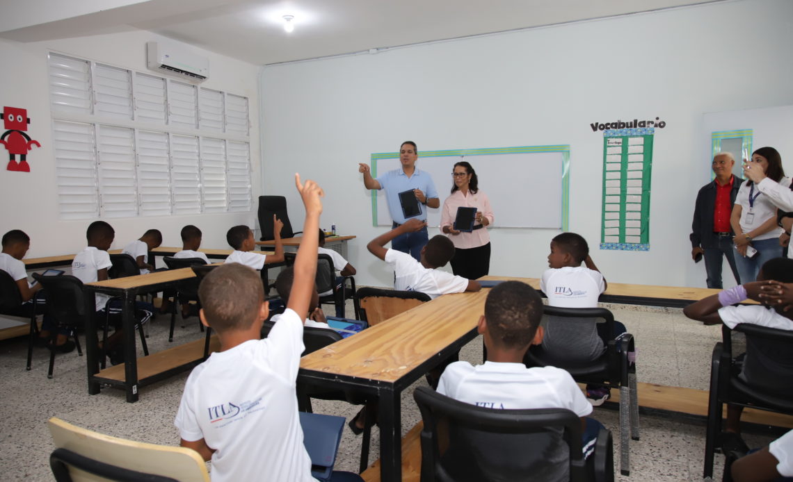 Conani implementa alfabetización digital para niños y adolescentes en el Centro Padre Luis Rosario