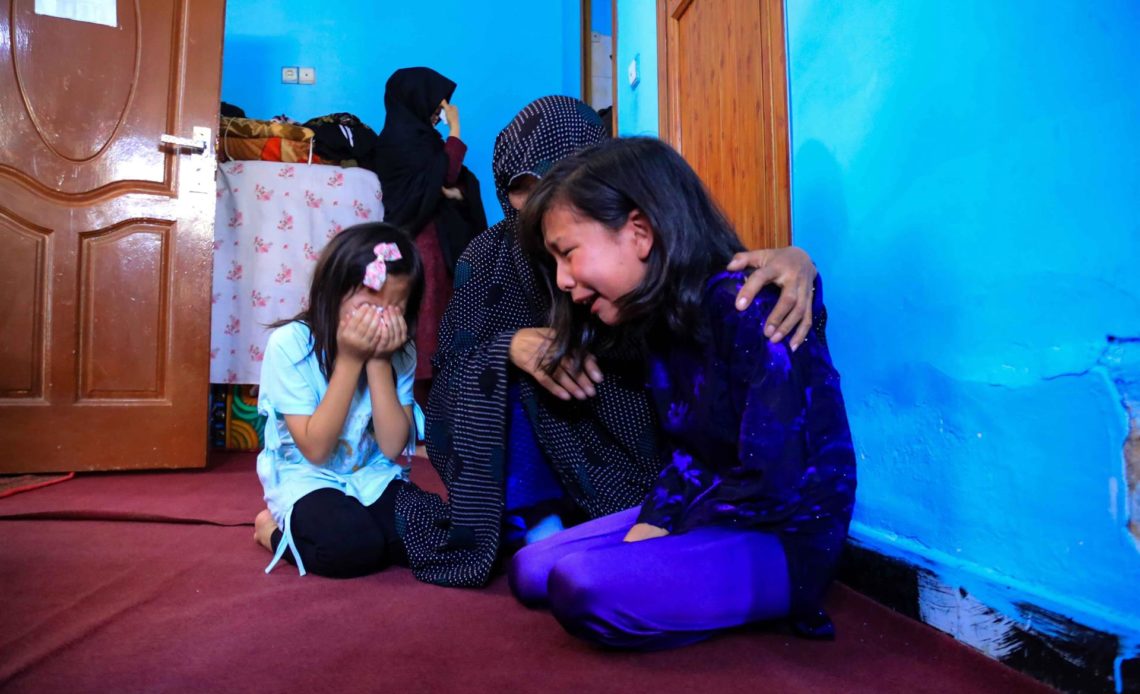 Aumentan a 43 los muertos tras atentado contra una escuela en Kabul