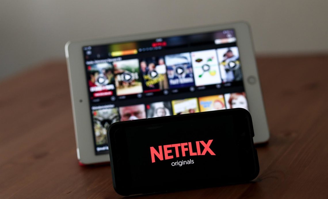 Netflix sumó en el tercer trimestre del año 2,4 millones de nuevos usuarios según su último informe de cuentas trimestral, que superó las expectativas de la propia compañía, ya que habían previsto aumentar su base de clientes en tan solo un millón.