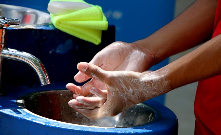 2,300 millones de personas no tienen instalaciones para lavarse las manos