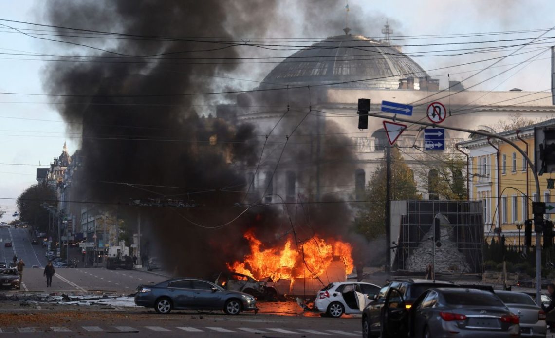 Ucrania bombardea a fuerzas rusas en ciudad anexionada