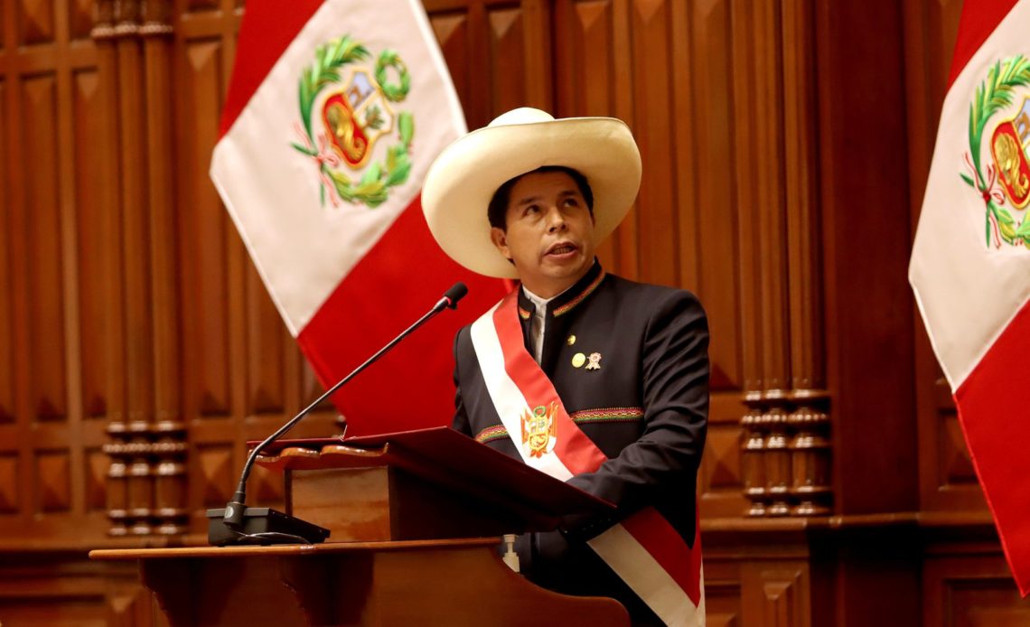 Allanan casa de hermana de presidente de Perú por investigación de corrupción
