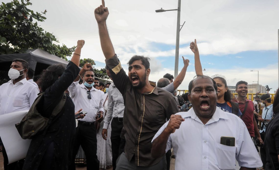 Protestan en Sri Lanka por violencia policial contra manifestantes y menores