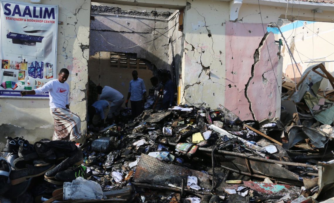 Se eleva a 120 muertos tras doble atentado yihadista en Somalia