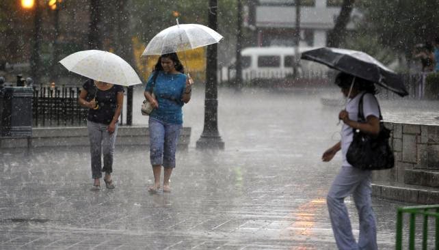 Onamet prevé aguaceros por incidencia de vaguada y onda tropical