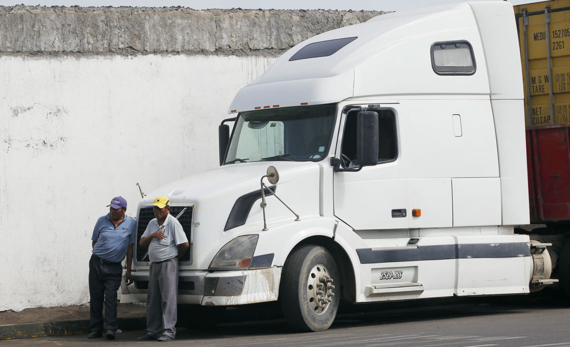 Camioneros chilenos paran por cuarto día tras la aplicación de la Ley Seguridad