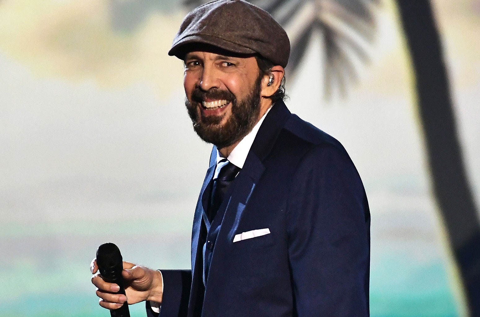 Juan Luis Guerra anuncia el estreno en 2024 de "Capitán Avispa", su