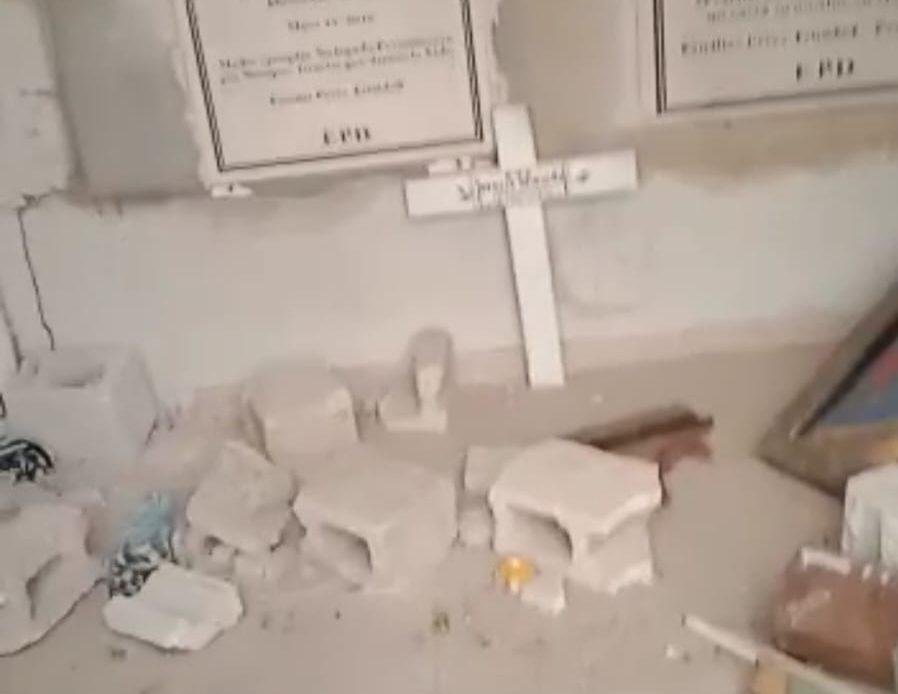 Familias denuncian haitianos desmantelan y destruyen bóvedas en cementerio de Jimaní