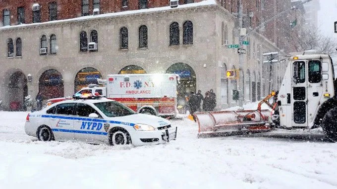 Nueva York declara estado de emergencia por nevada