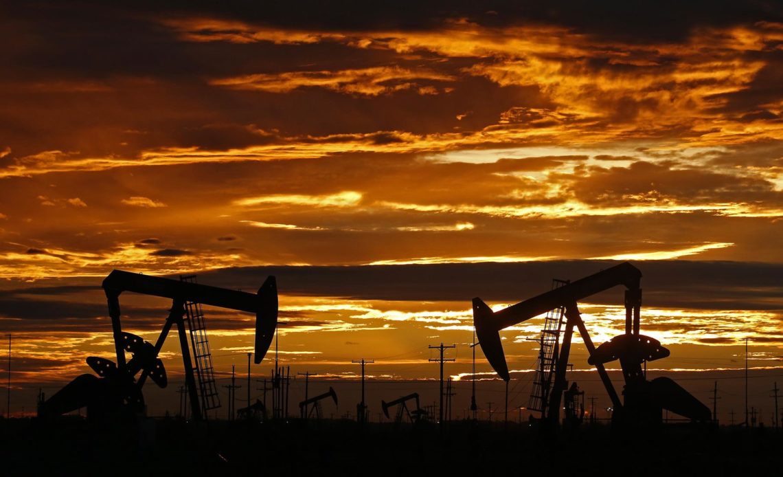 Petróleo de Texas baja y cierra en 79,73 dólares el barril