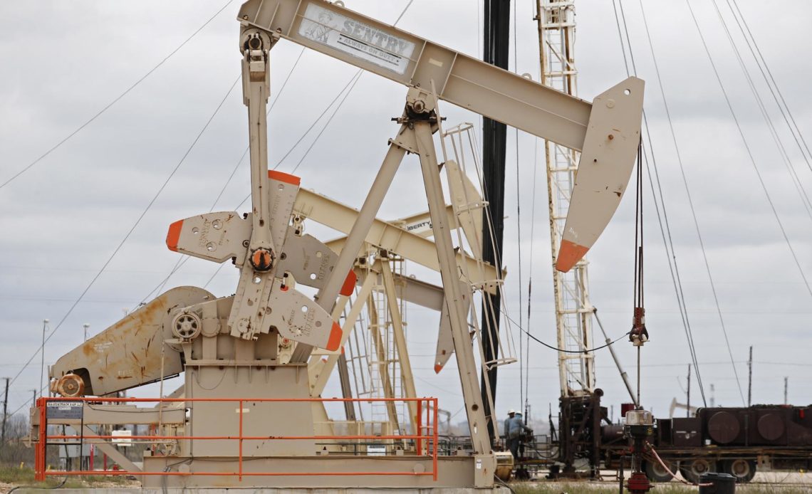 El petróleo de Texas abre con una subida del 3,75 %, hasta 81,13 dólares