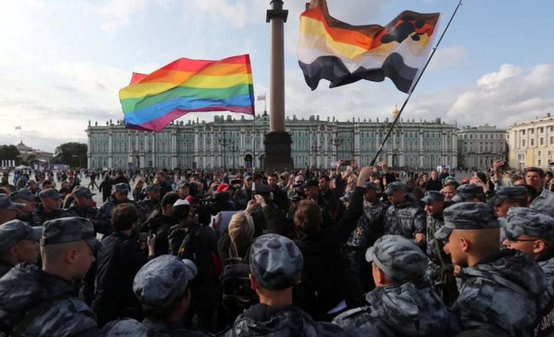 Putin firma la ley que prohíbe la propaganda homosexual